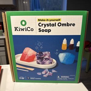KiwiCo Crystal Ombre Soapmaking